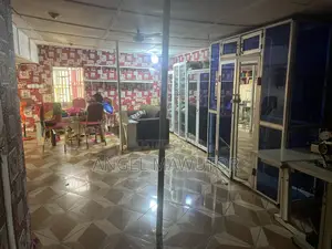 4-in-1 Roadside Container Store for Rent at Oduom