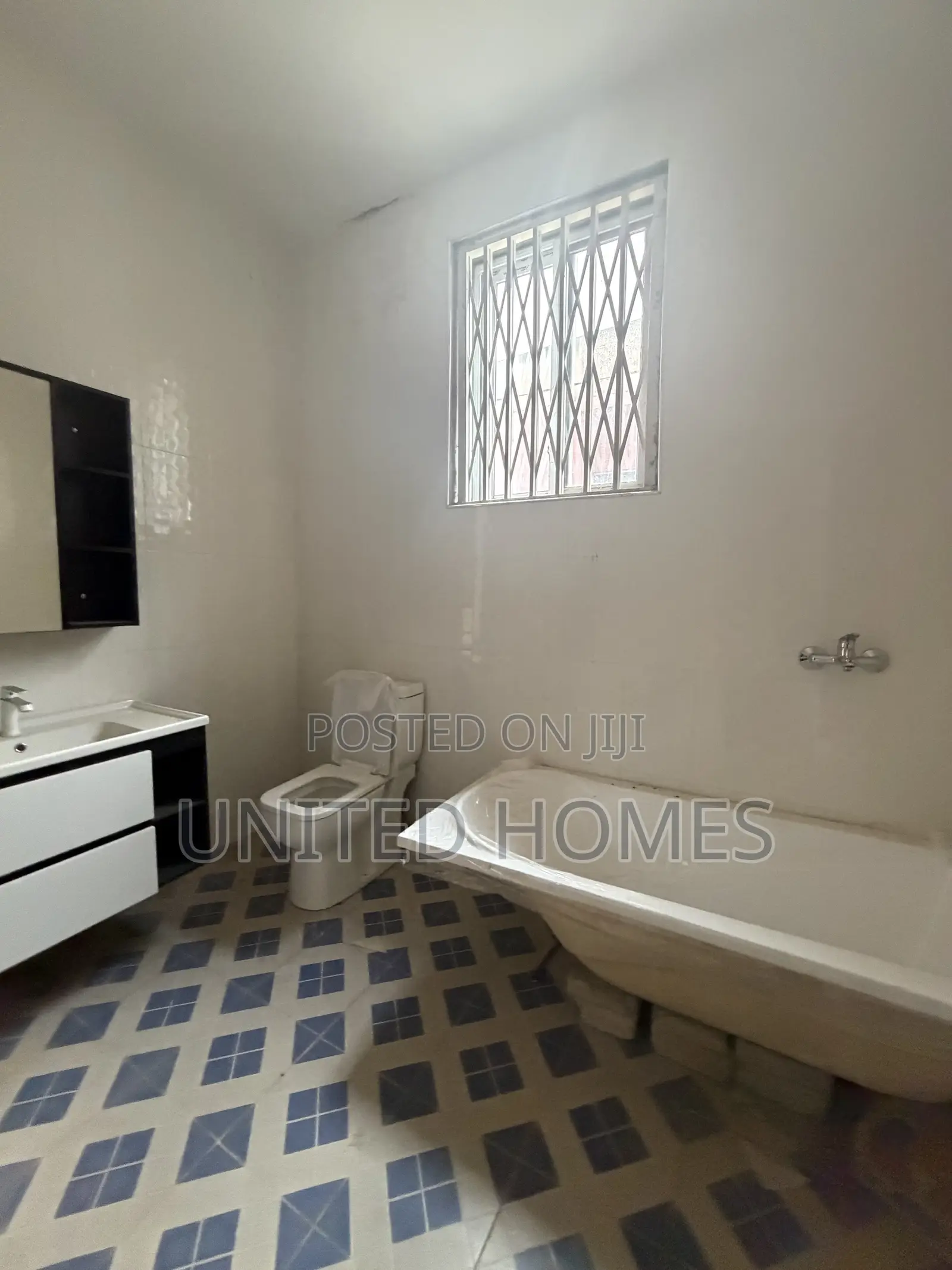 5bdrm Apartment in Weija for rent