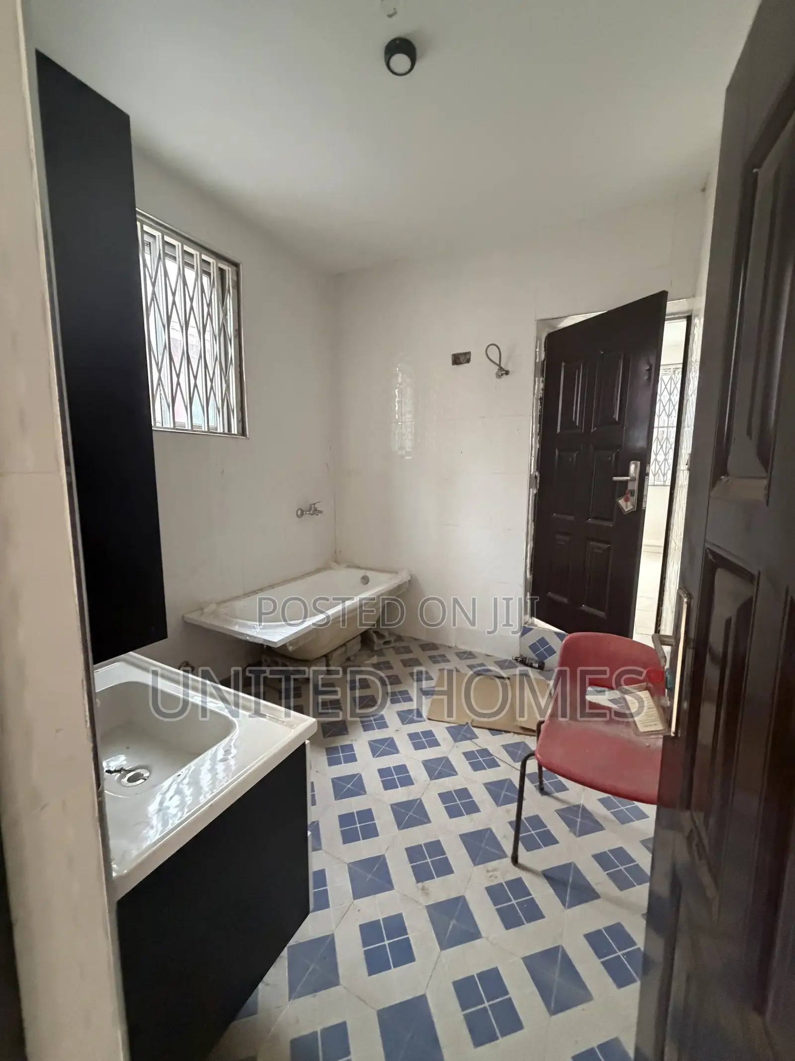 5bdrm Apartment in Weija for rent