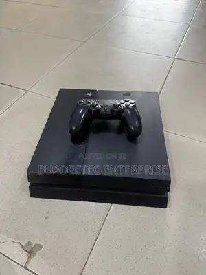 Ps4  Console With Pad and Games