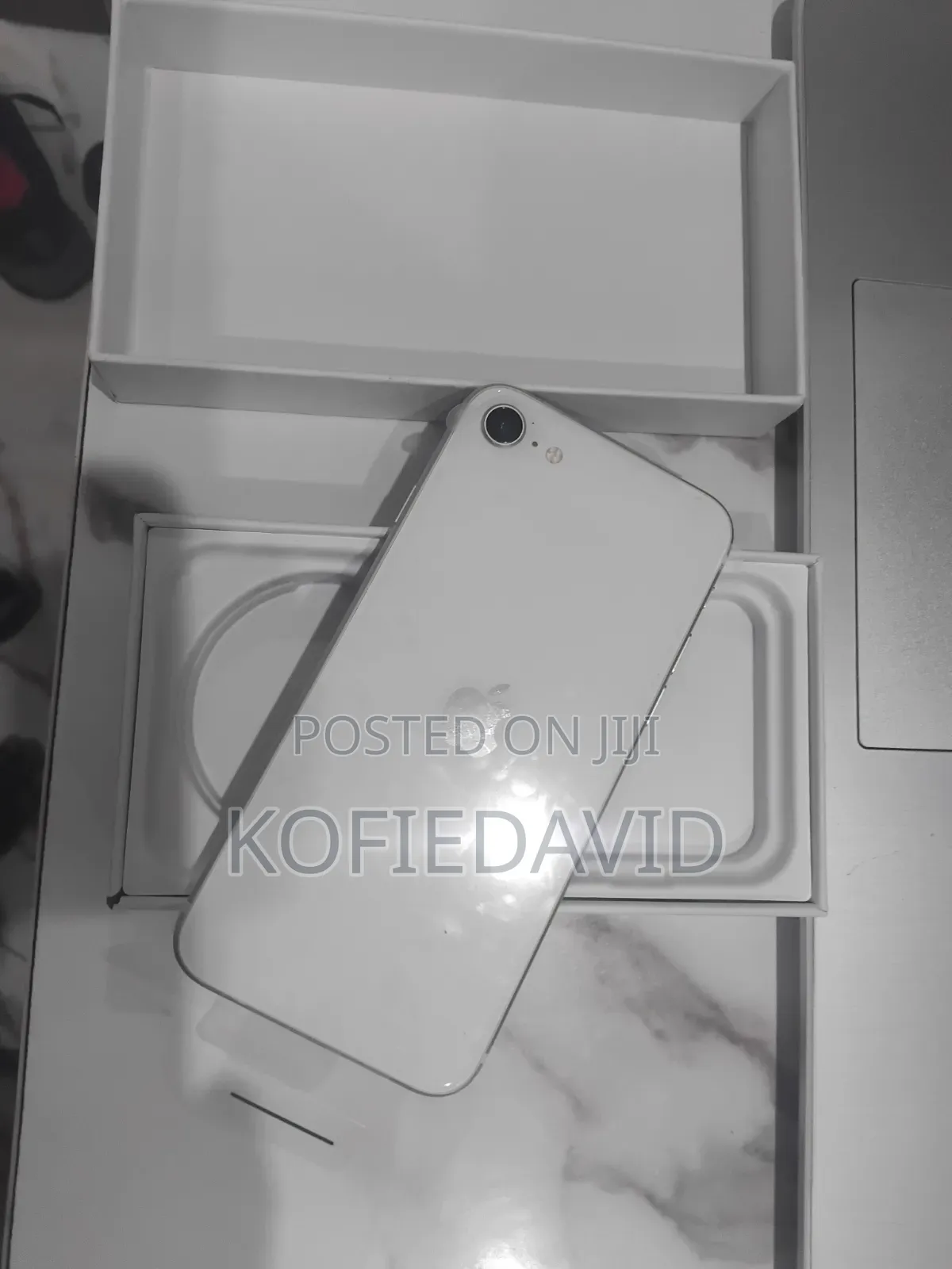 New Apple iPhone SE (2022) 64 GB White