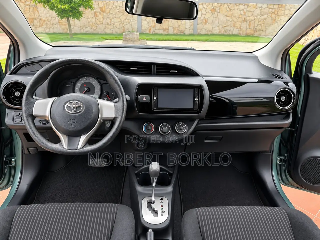 Toyota Vitz 2015 Green
