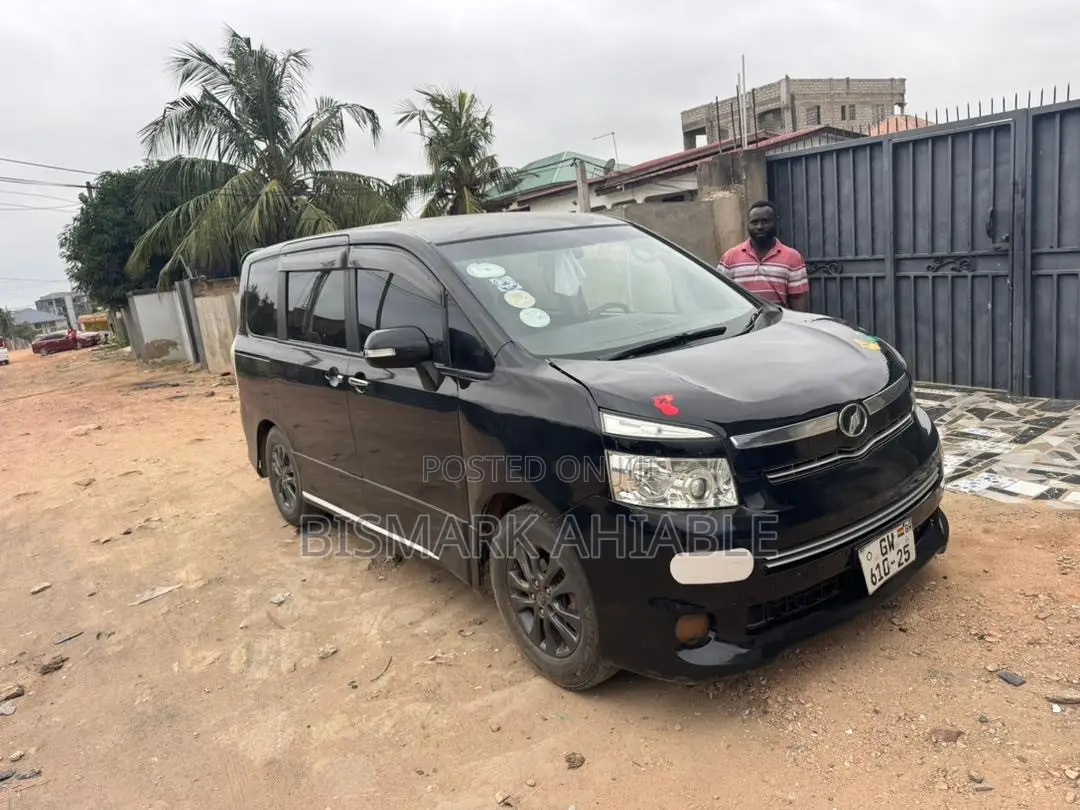 Toyota Voxy V 2WD 8-Seater 2010 Black