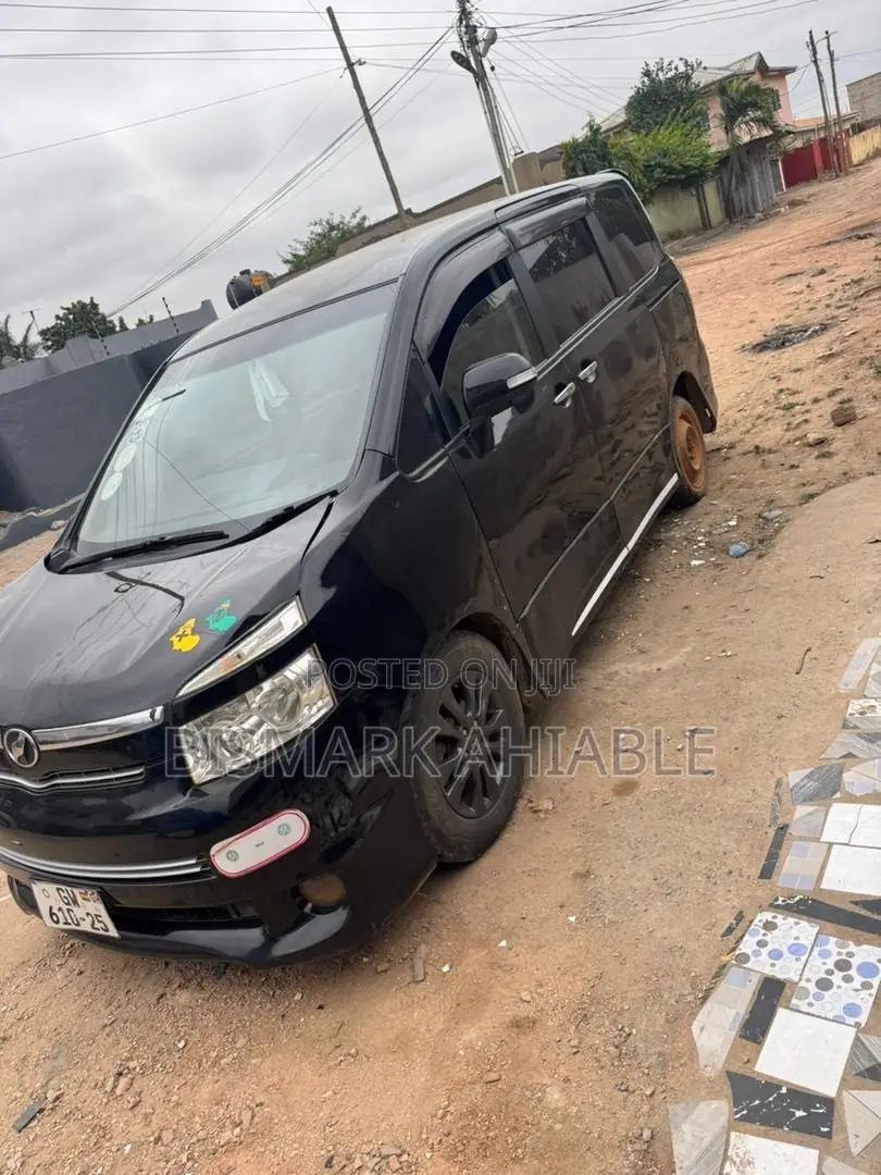 Toyota Voxy V 2WD 8-Seater 2010 Black