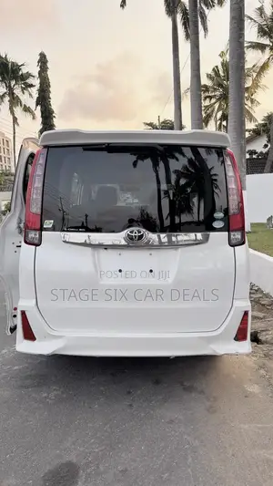 Toyota Noah 2015 White