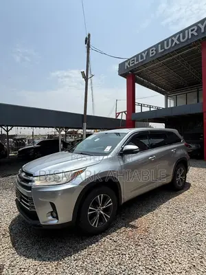 Toyota Highlander LE 4x2 (2.7L 4cyl 6A) 2017 Silver