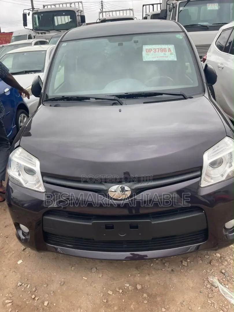 Toyota Sienta 1.5 FWD 2013 Beige