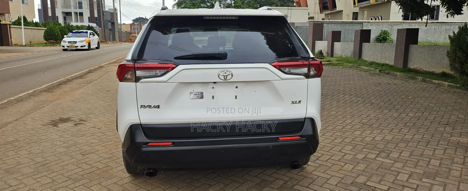 Toyota RAV4 XLE 2021 White