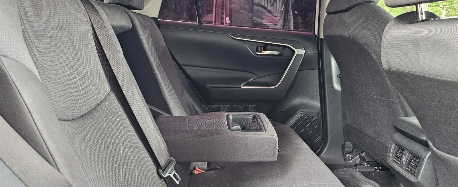 Toyota RAV4 XLE 2021 White