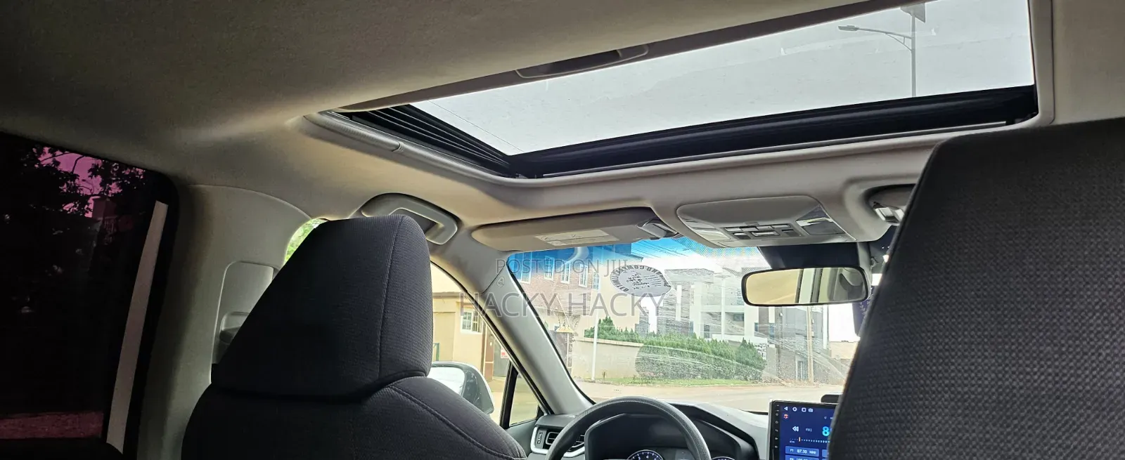Toyota RAV4 XLE 2021 White