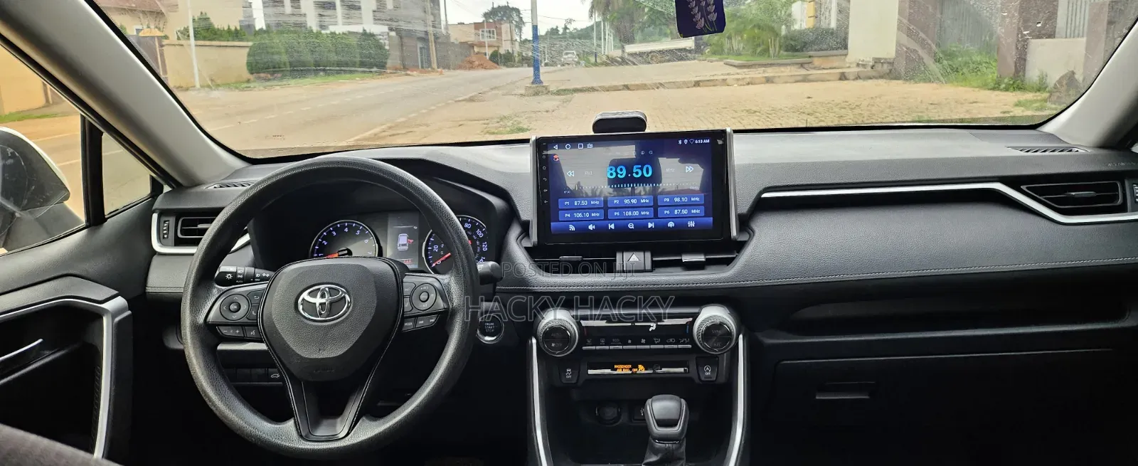 Toyota RAV4 XLE 2021 White