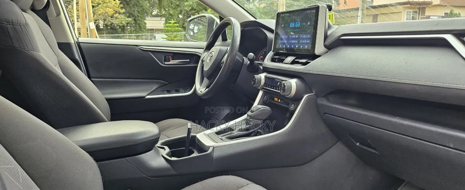 Toyota RAV4 XLE 2021 White