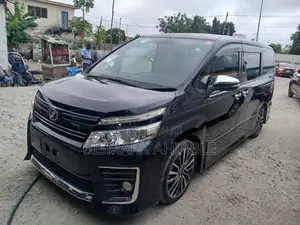 Toyota Voxy V 2WD 8-Seater 2016 Maroon