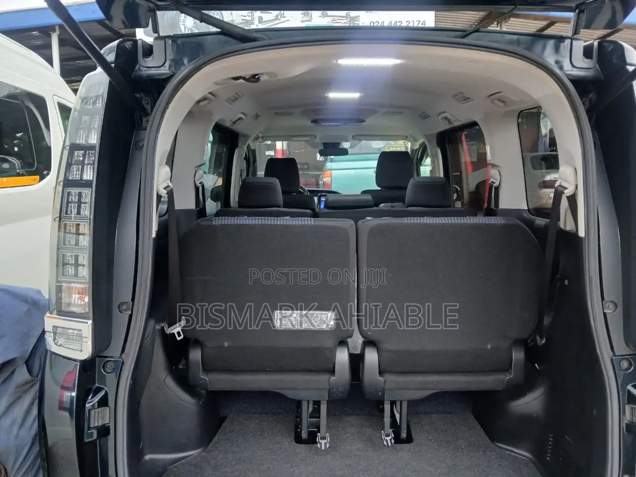 Toyota Voxy V 2WD 8-Seater 2016 Maroon