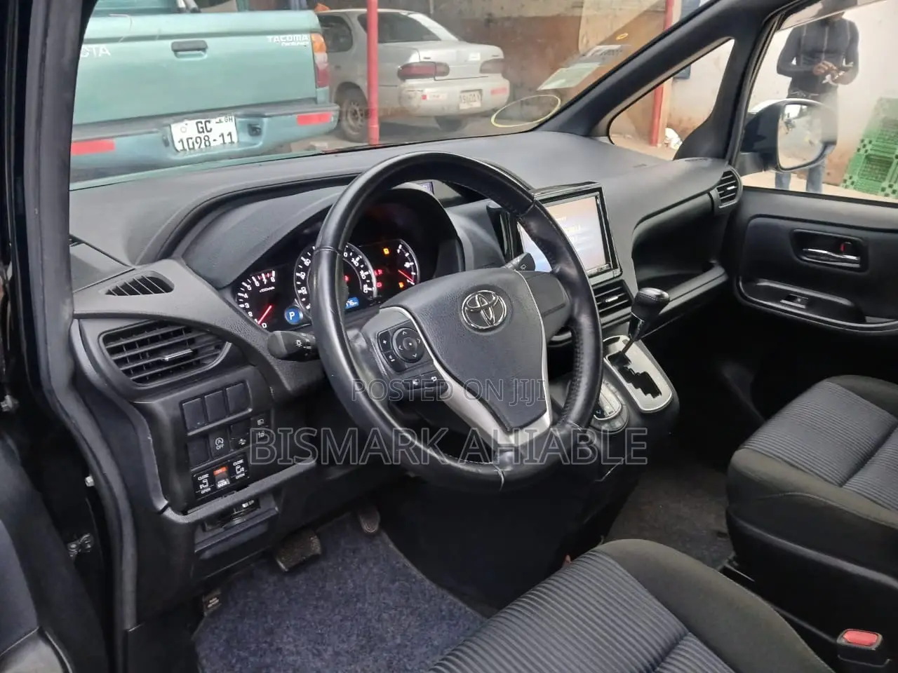 Toyota Voxy V 2WD 8-Seater 2016 Maroon