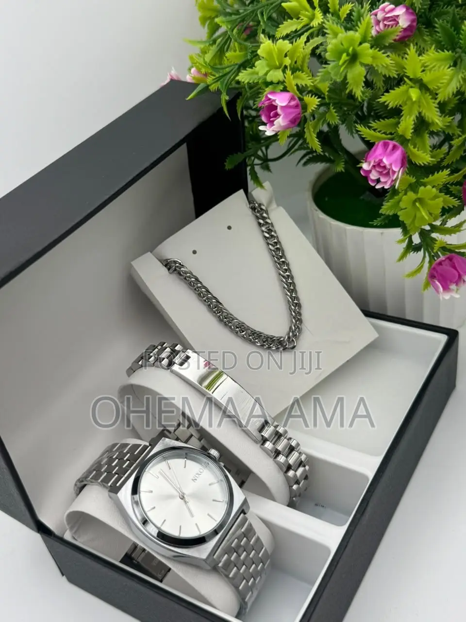 Silver Nixon Watch and Accessories