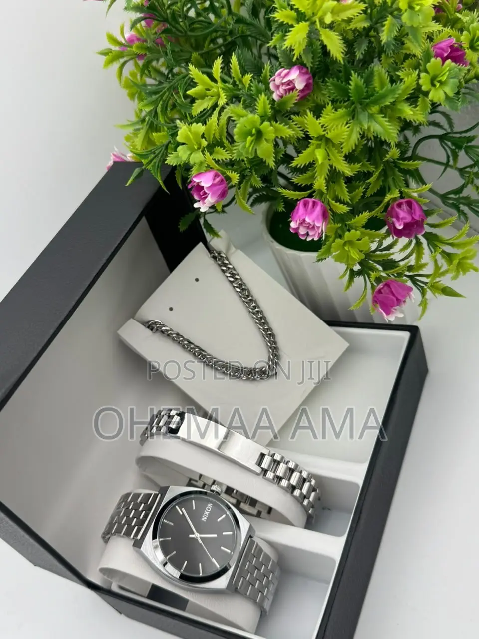 Silver Nixon Watch and Accessories