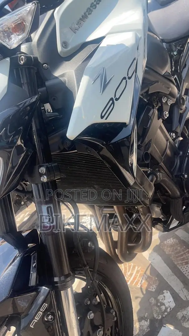 Kawasaki Z900 2022 White