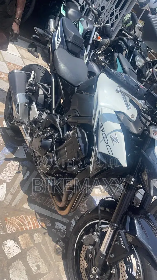 Kawasaki Z900 2022 White