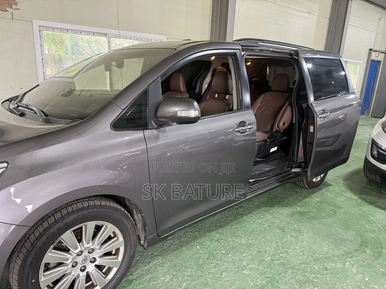 Toyota Sienna Limited AWD (3.5L 6cyl 8A) 2018 Brown