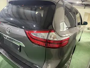 Toyota Sienna Limited AWD (3.5L 6cyl 8A) 2018 Brown