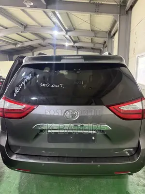 Toyota Sienna Limited AWD (3.5L 6cyl 8A) 2018 Brown