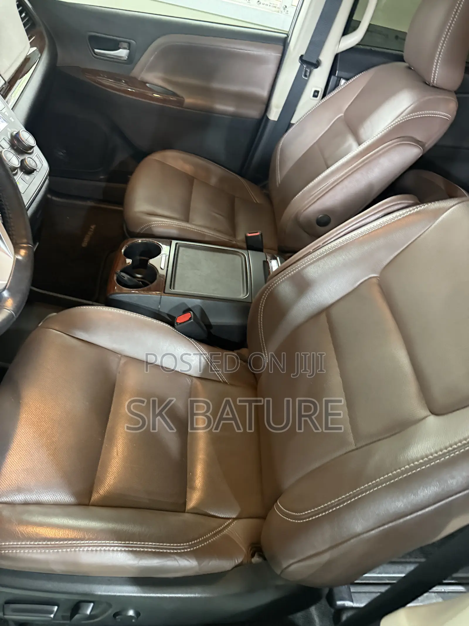 Toyota Sienna Limited AWD (3.5L 6cyl 8A) 2018 Brown
