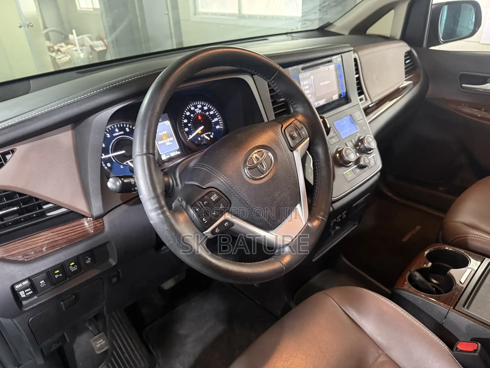 Toyota Sienna Limited AWD (3.5L 6cyl 8A) 2018 Brown