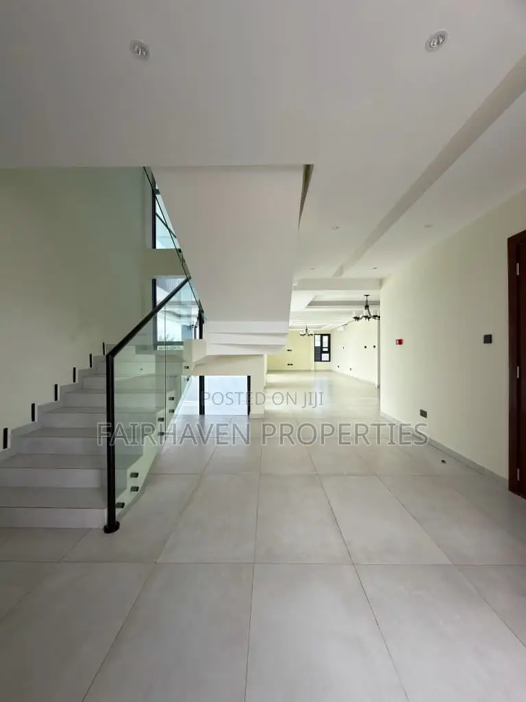 5bdrm House in East Legon for sale