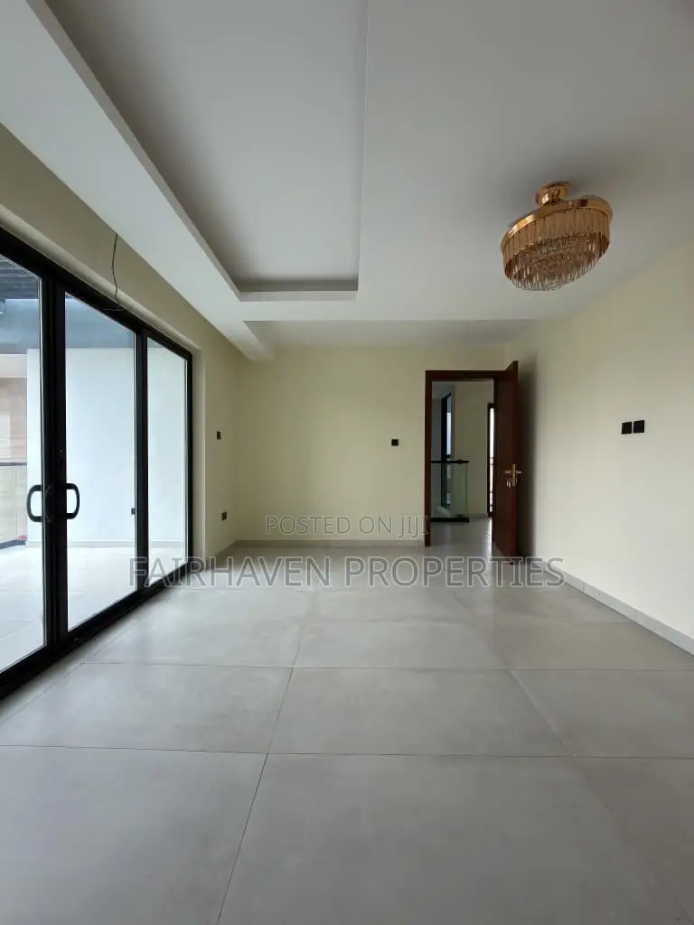 5bdrm House in East Legon for sale