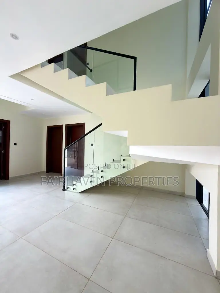 5bdrm House in East Legon for sale
