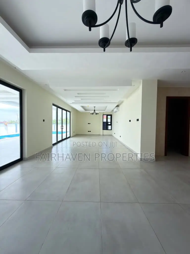 5bdrm House in East Legon for sale