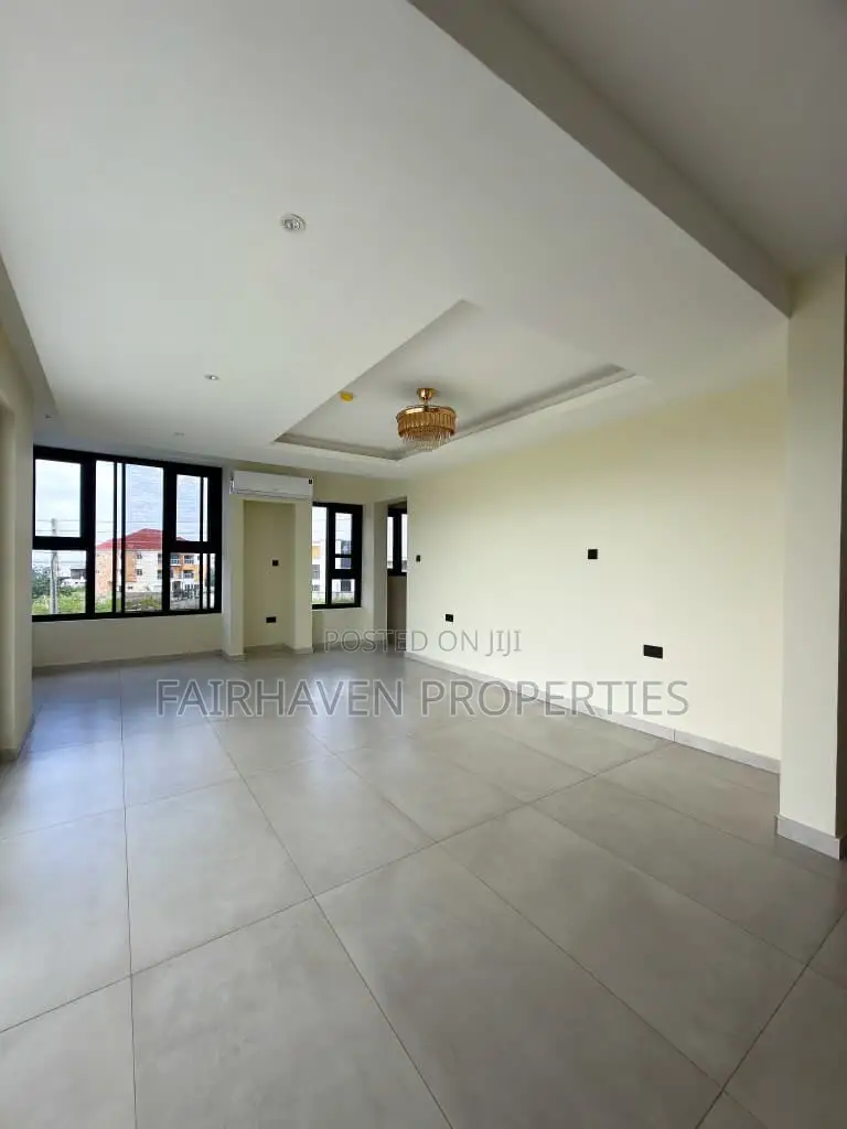 5bdrm House in East Legon for sale
