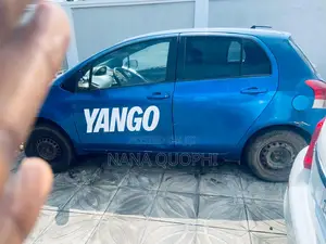 Toyota Vitz 2010 Blue