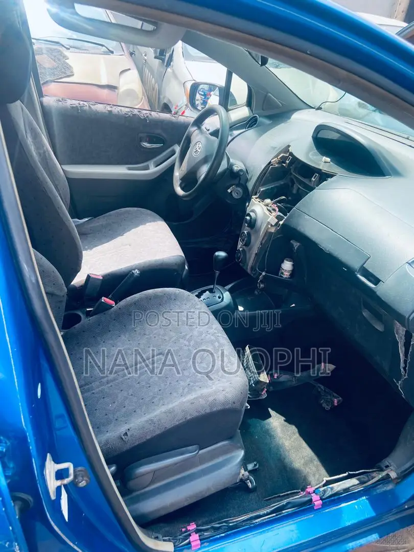 Toyota Vitz 2010 Blue