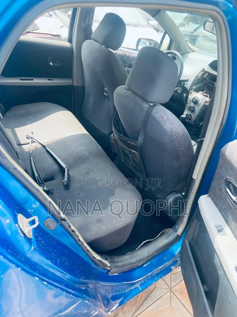 Toyota Vitz 2010 Blue