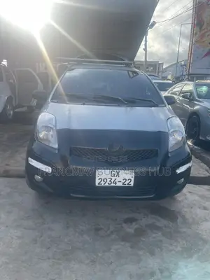 Toyota Vitz 1.3 FWD 5dr 2010 Gray