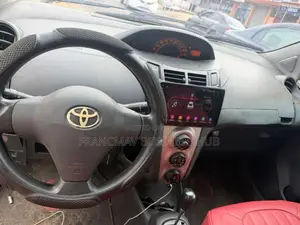 Toyota Vitz 1.3 FWD 5dr 2010 Gray