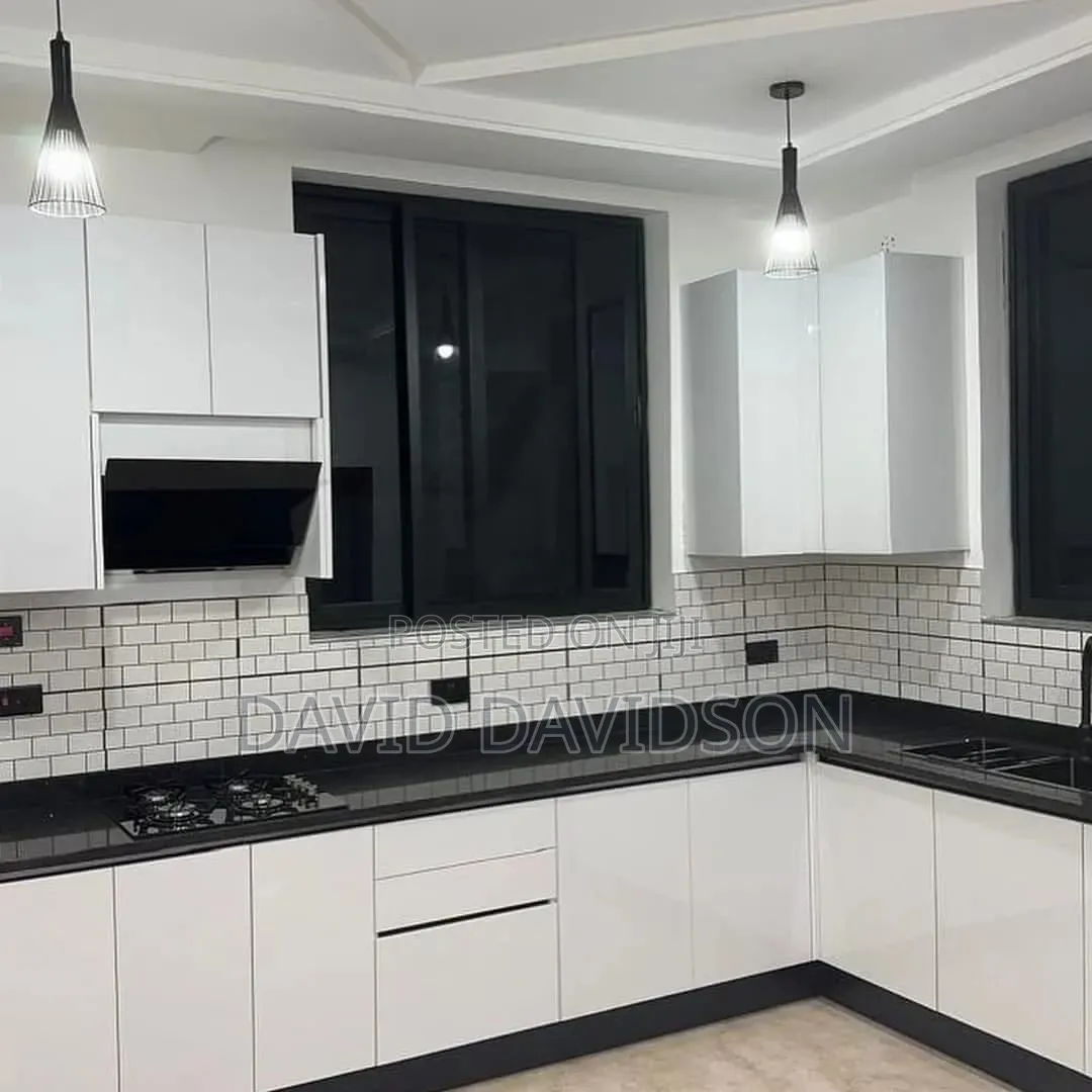 4bdrm Mansion in 4 Bedroom With, Tema Metropolitan for sale