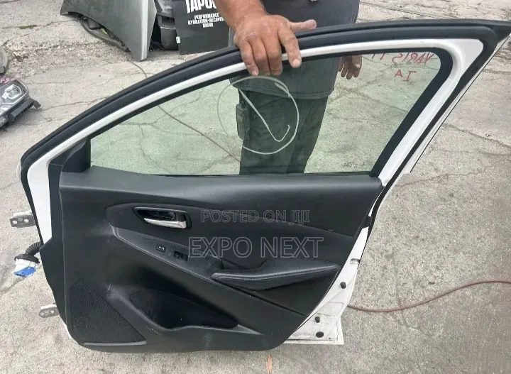 Toyota Yaris IA Right Side Door