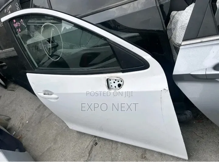 Toyota Yaris IA Right Side Door
