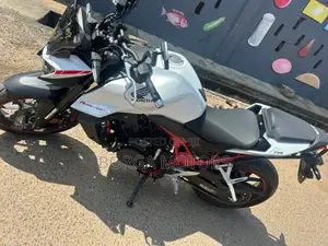 Honda Hornet 2025 White