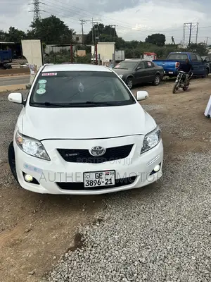 Toyota Corolla LE 4dr Sedan (1.8L 4cyl 4A) 2010 White