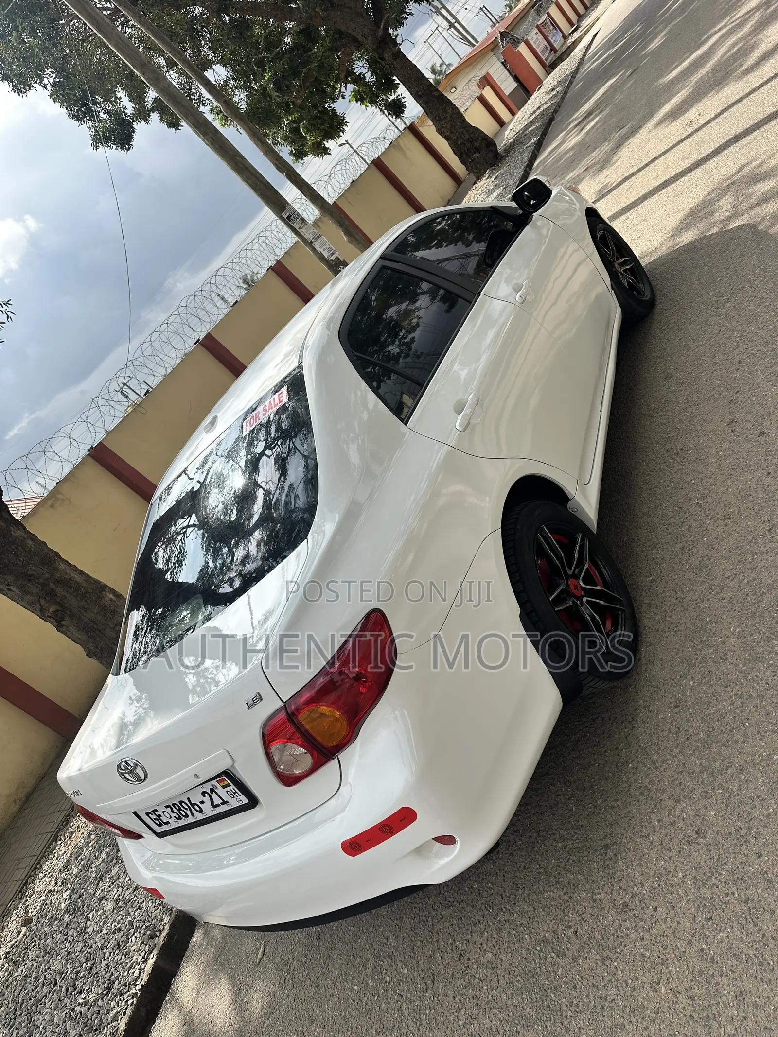 Toyota Corolla LE 4dr Sedan (1.8L 4cyl 4A) 2010 White