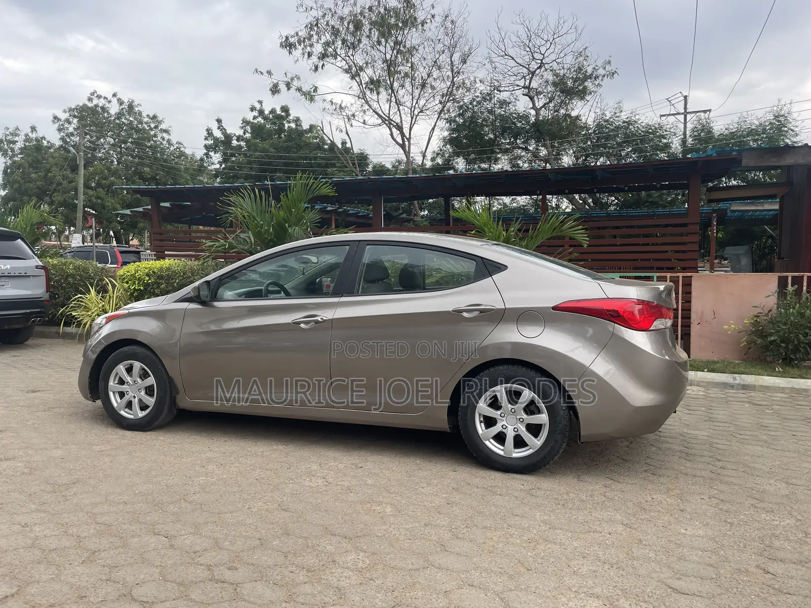 Hyundai Elantra 2010 Beige