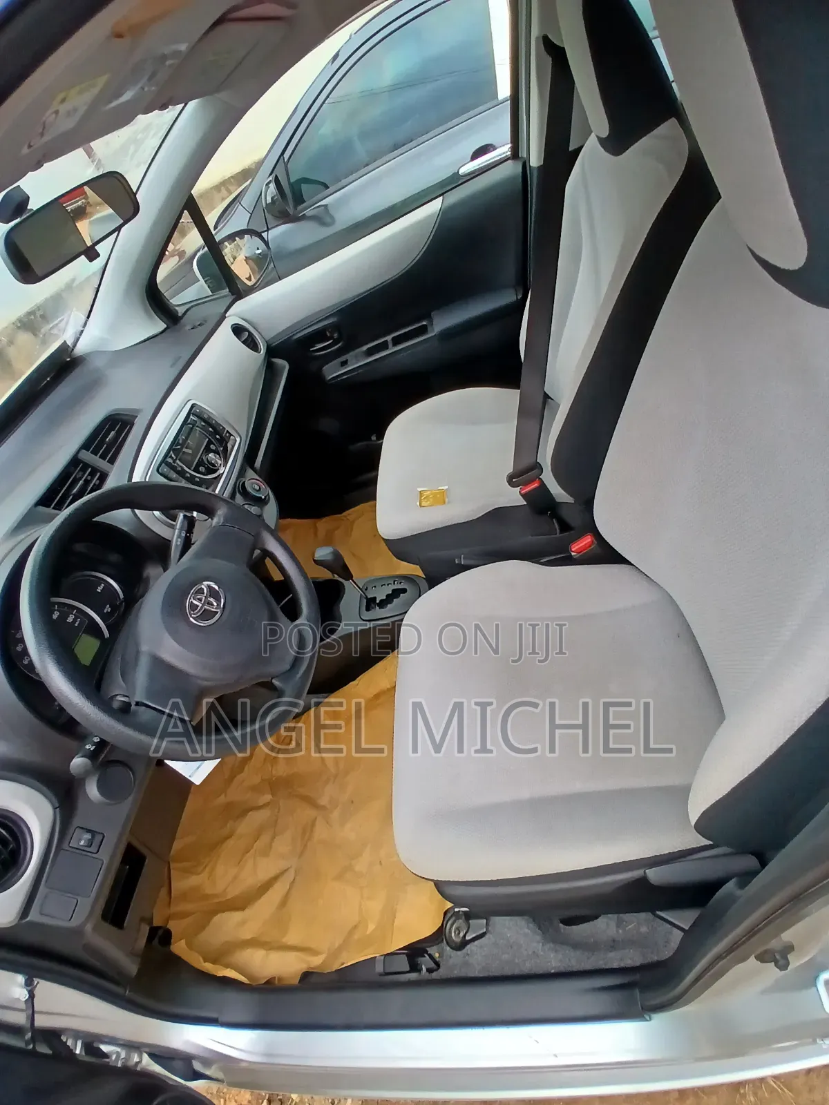 Toyota Vitz 2013 Beige