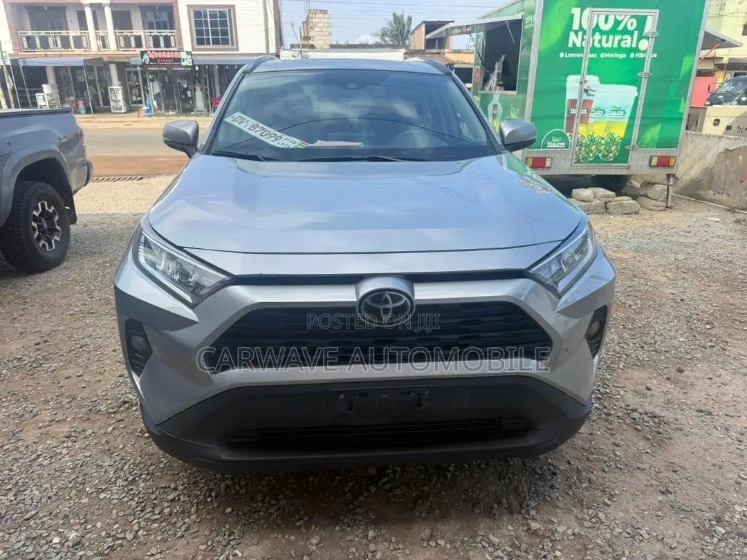 Toyota RAV4 XLE AWD 2020 Silver
