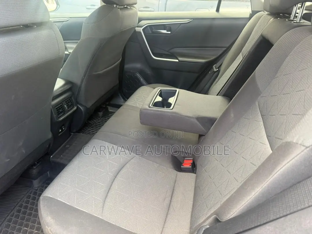 Toyota RAV4 XLE AWD 2020 Silver