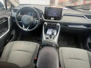 Toyota RAV4 XLE AWD 2020 Silver