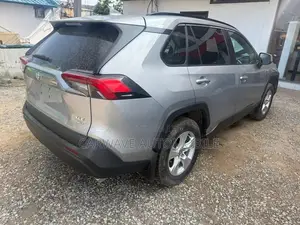 Toyota RAV4 XLE AWD 2020 Silver